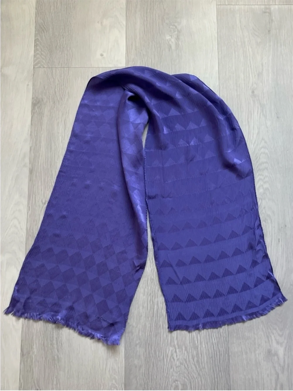 VINTAGE PURPLE JACQUARD SATIN 100% SILK RECTANGLE FRINGE SCARF